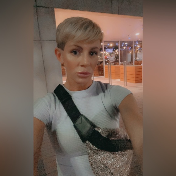 Meet your Posher, Lisa - Picture 7 of 7